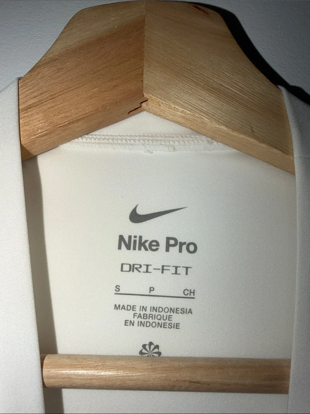 Nike  Nike Pro Women’s white  Long-Sleeve Dri-FIT Training Top size small